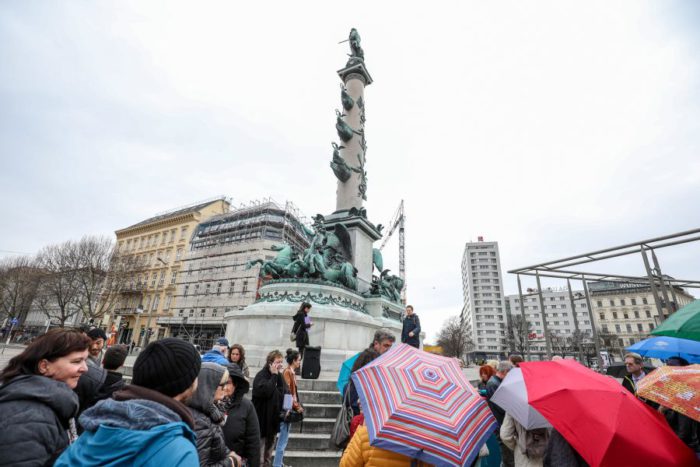 Am 5. April 2018 spazierten die Besucherinnen und Besucher des Geh-Cafés gemeinsam rund um den Praterstern. Foto: Christian Fürthner