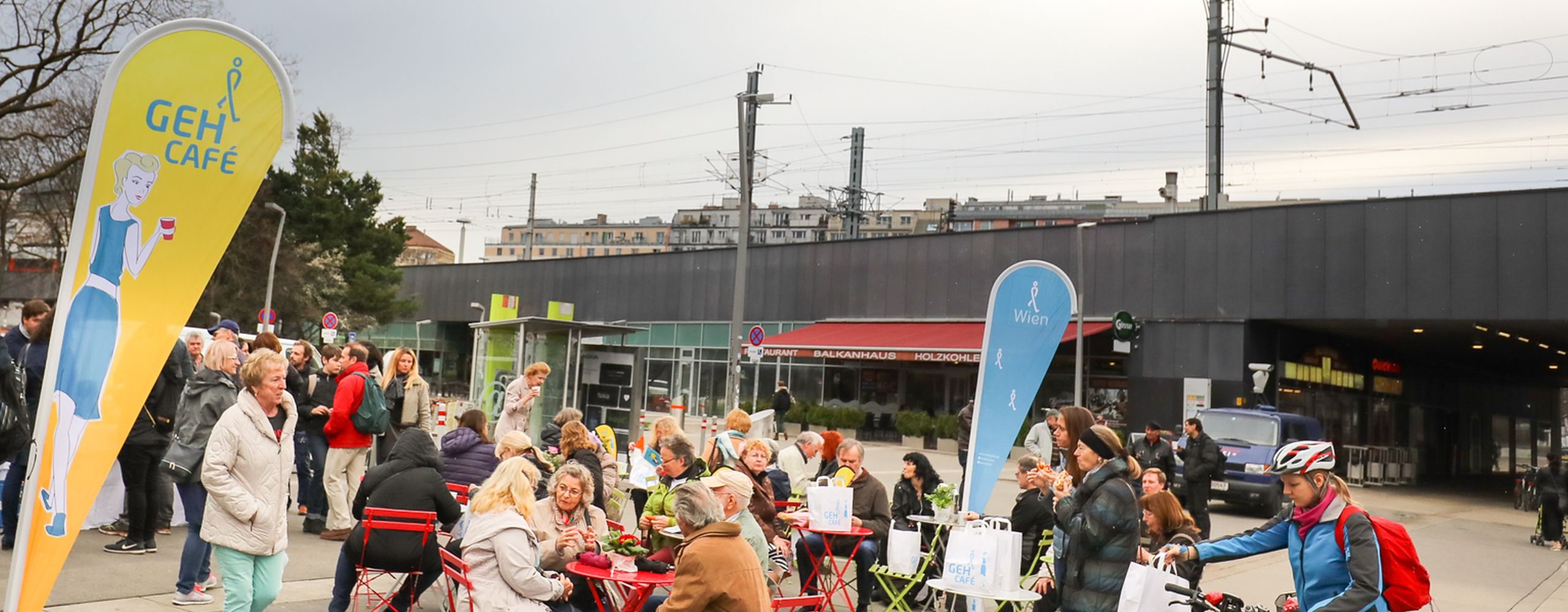 Am 5. April 2018 spazierten die Besucherinnen und Besucher des Geh-Cafés gemeinsam rund um den Praterstern. Foto: Christian Fürthner