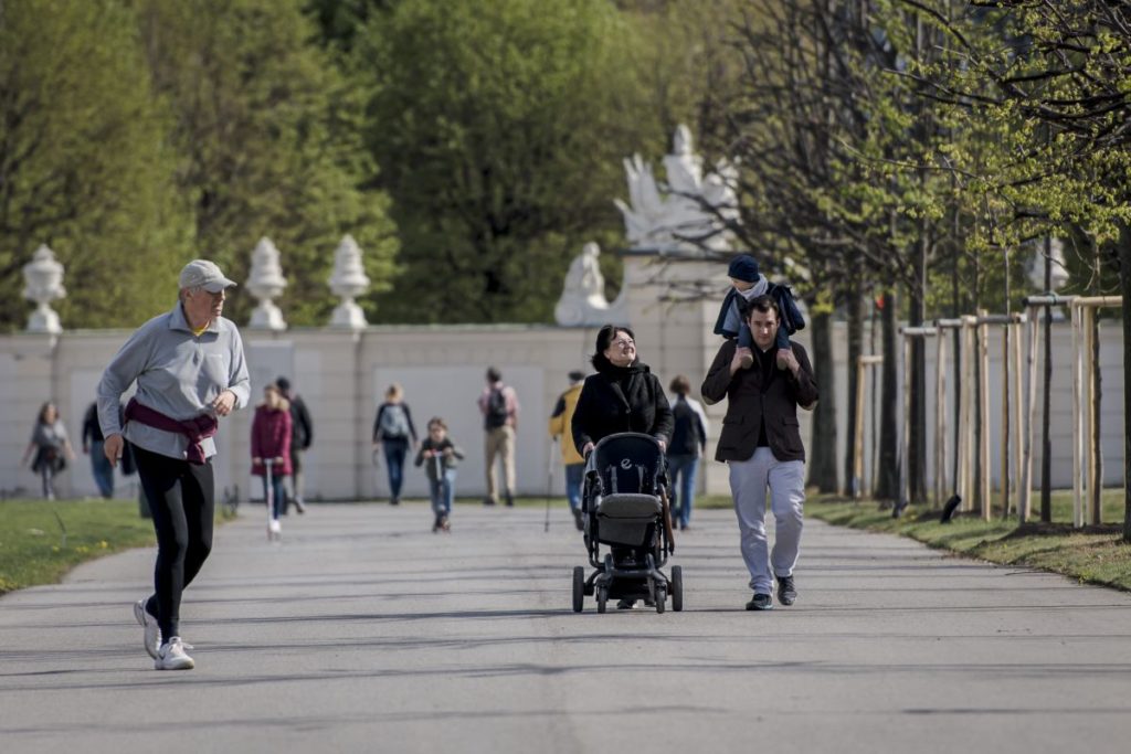 Spaziergänger im Belvedere